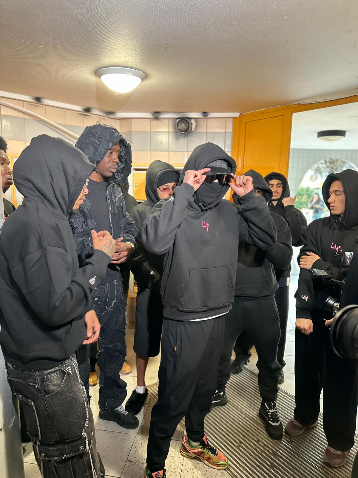 Pull LAT SWARMED – Image 2